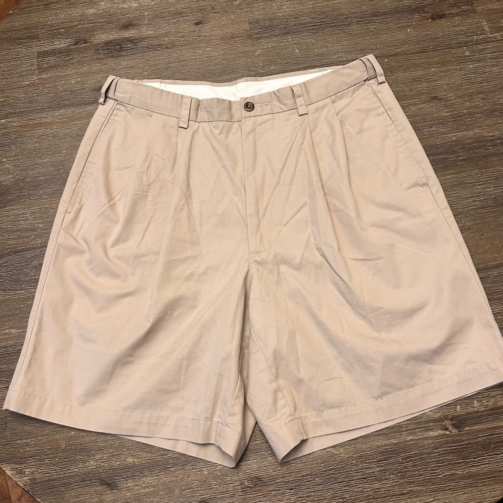 Haggar Men's Pleated Khaki Casual Shorts‎ Size 34 adjustable waist Chinos Preppy